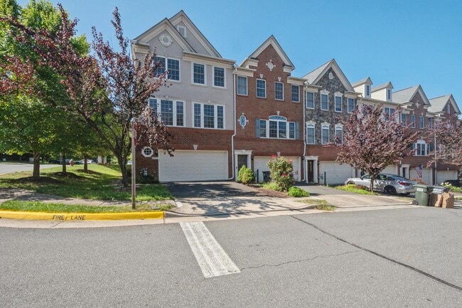 Building Photo - 47581 Royal Burnham Terrace
