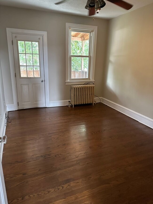 Foto del edificio - Updated 3 bedroom home in the City with re...