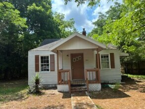 Building Photo - 3902 N Linden Dr