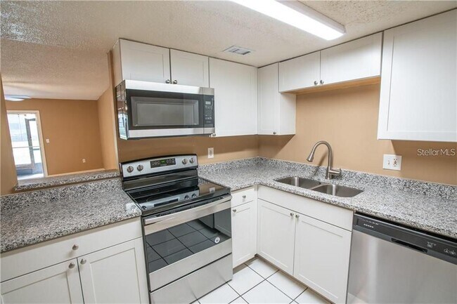 Foto del edificio - 914 Lake Destiny Rd