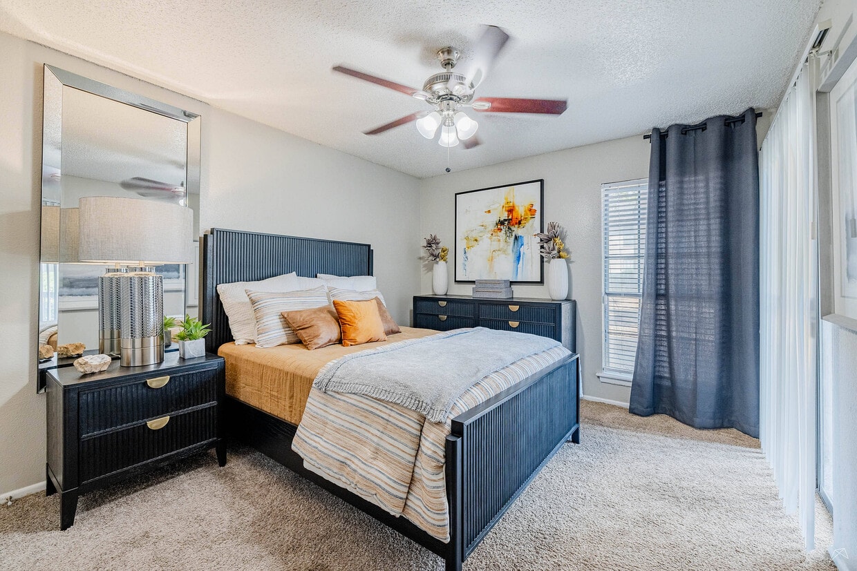 2555 Ne Loop 410