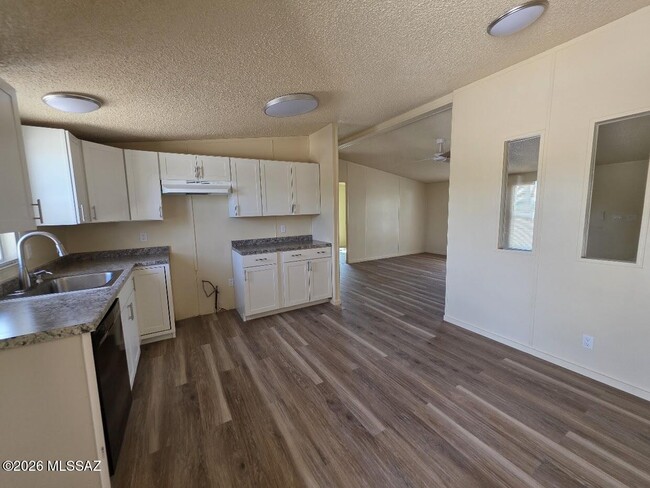 Building Photo - 5606 W Twin Peaks Rd