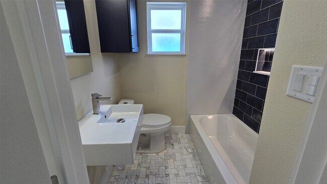 Foto del edificio - 3733 Seabrook St