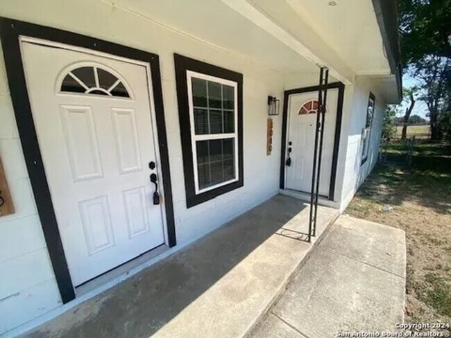Foto del edificio - 3038 Weir Ave