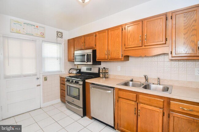 Building Photo - 900 Cooks Ln