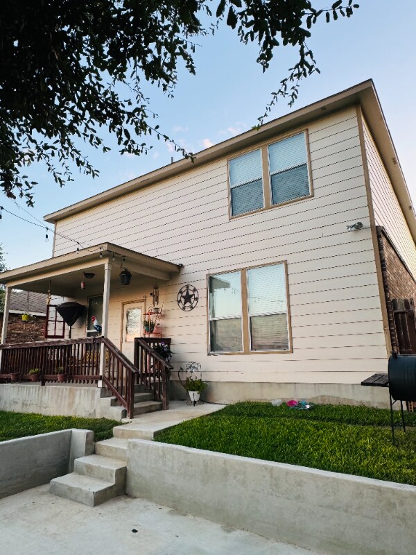 Building Photo - 3218 Comal Springs
