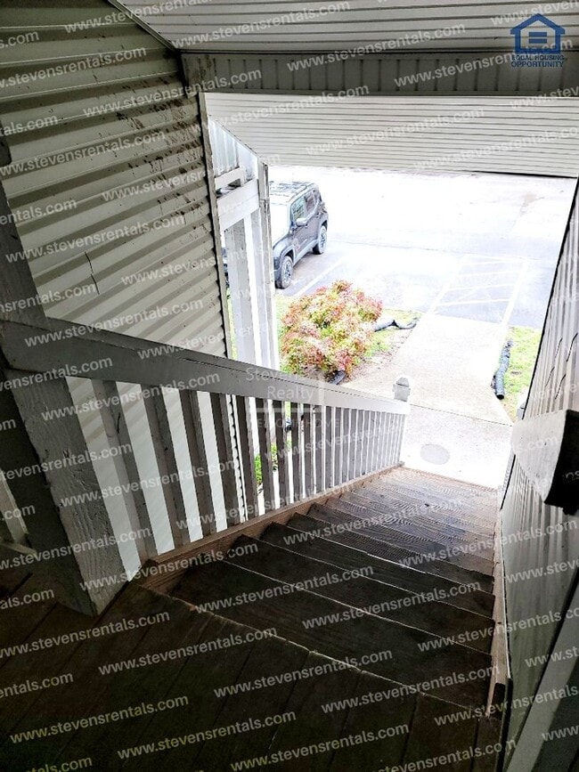 Building Photo - 430 Oriole Dr