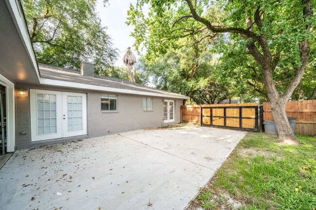 Building Photo - 1907 Ashford Hollow Ln