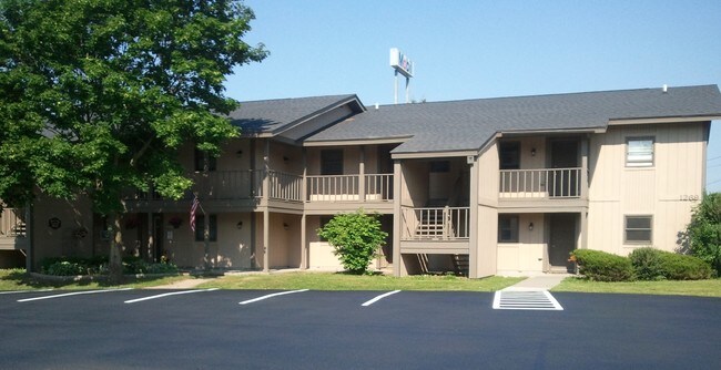 Building Photo - Ontario Village Apartments - 1261-3 Furnished