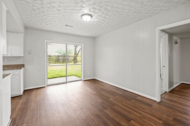 Building Photo - 122 W Havner Ln