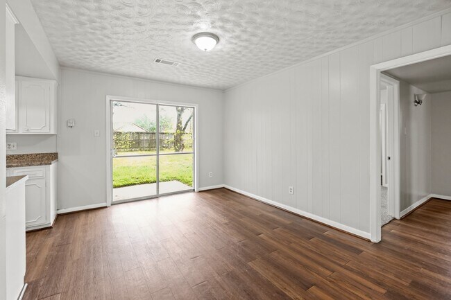 Foto del edificio - 122 W Havner Ln