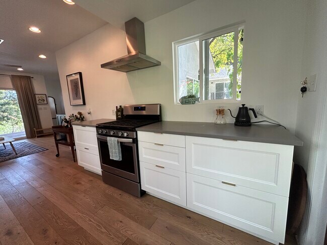 Kitchen - 3663 Roberta St