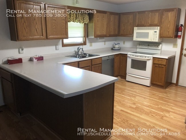Building Photo - 2530 SW Ancaster Rd- 3 BED/2 BATH
