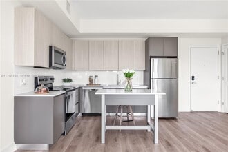 Building Photo - 3701 N Dixie Hwy