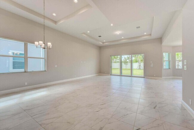 Building Photo - 9296 Crestview Cir