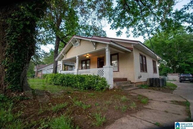 Building Photo - 2033 28th Ave N