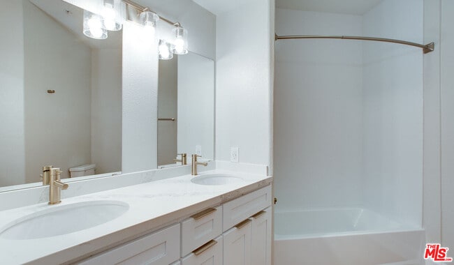 Foto del edificio - 5557 W 6th St