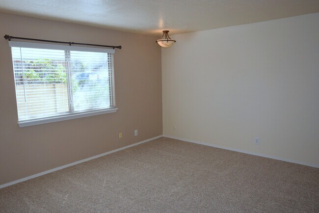 Building Photo - Pristine NE Home! NEW KITCHEN LA CUEVA S.D...