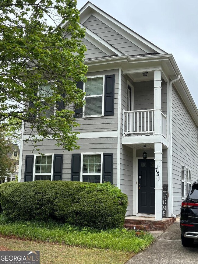 Building Photo - 751 W Vincent Dr