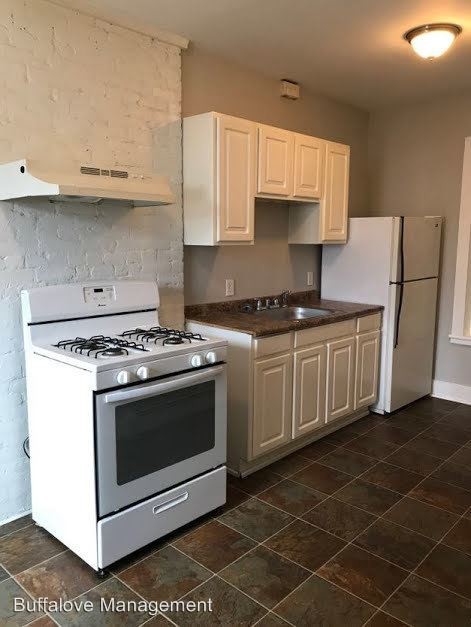 Primary Photo - 537 Niagara St