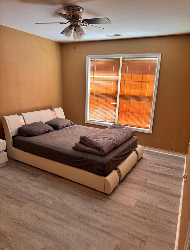 Building Photo - 5519 Southern Cross Ave