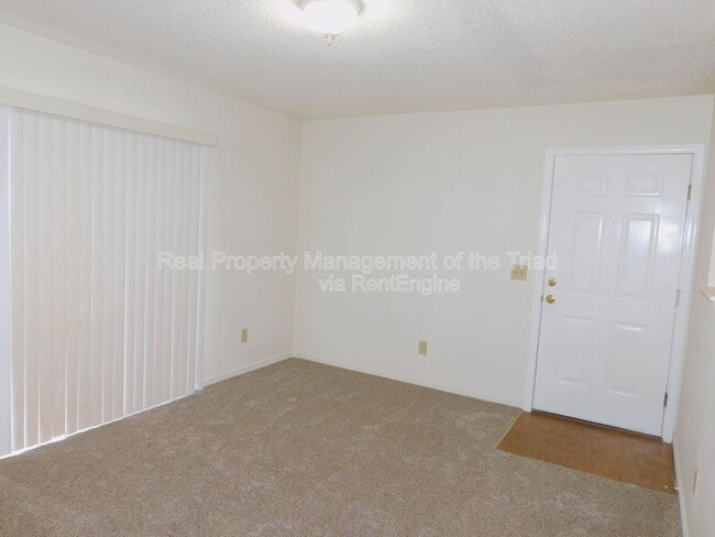 Building Photo - 515 Mystic Dr