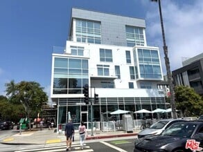 Building Photo - 1705 Ocean Ave