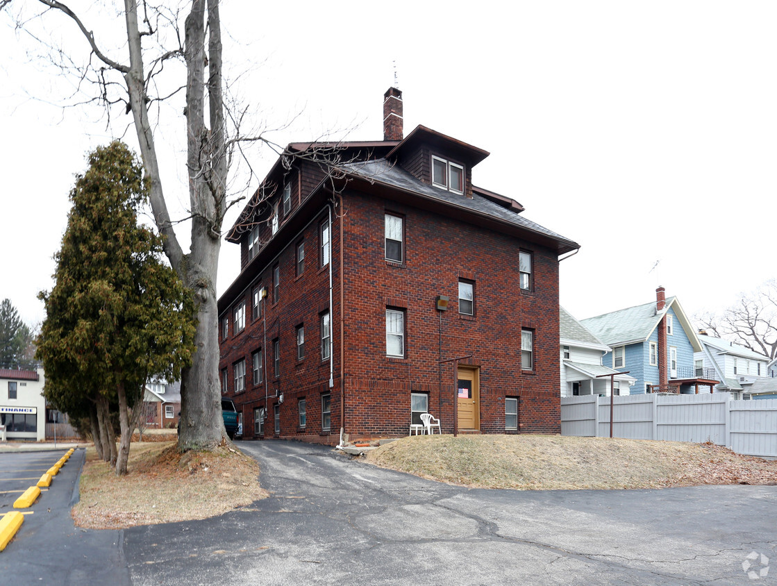 Building Photo - 2409 4th St