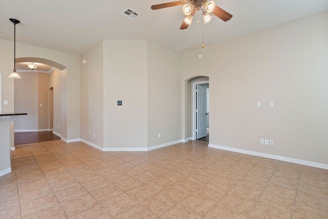 Building Photo - Gorgeous Three Bedroom in Stoneridge!