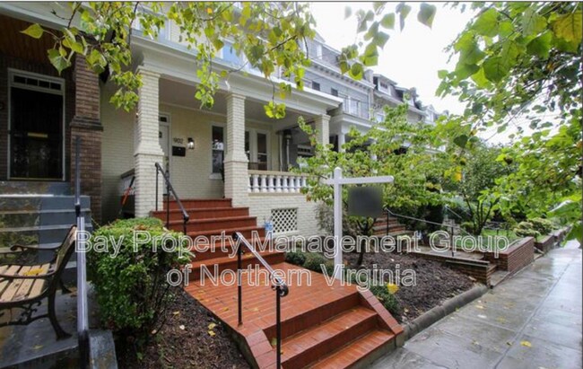 Building Photo - 902 Emerson St NW