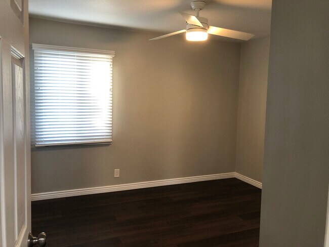 Bedroom - 1611 Lake St