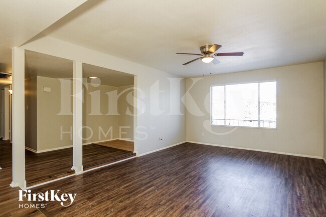 Foto del edificio - 3301 W Mountain View Rd