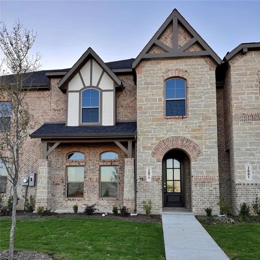 Primary Photo - Townhome in Waxahachie, Tx