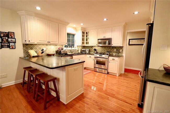 Building Photo - 307 W Hyerdale Dr