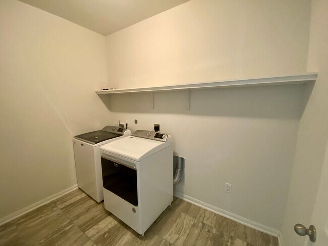 Foto del edificio - Spacious 4/2.5 beauty ~ Refrigerator/Washe...
