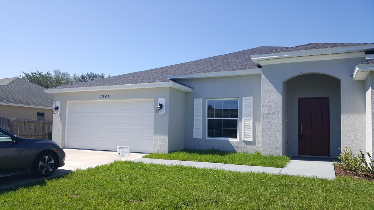 Foto principal - 1245 SW Malaga Ave