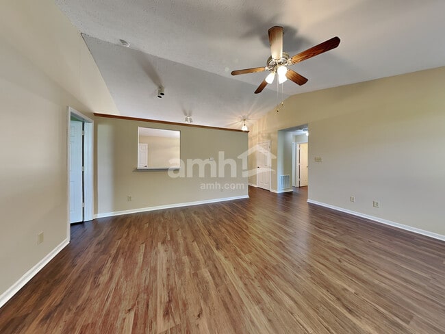 Building Photo - 113 E Carolina St