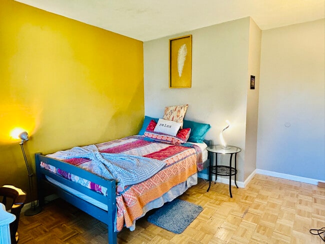 Foto del edificio - 8871 Belmont St