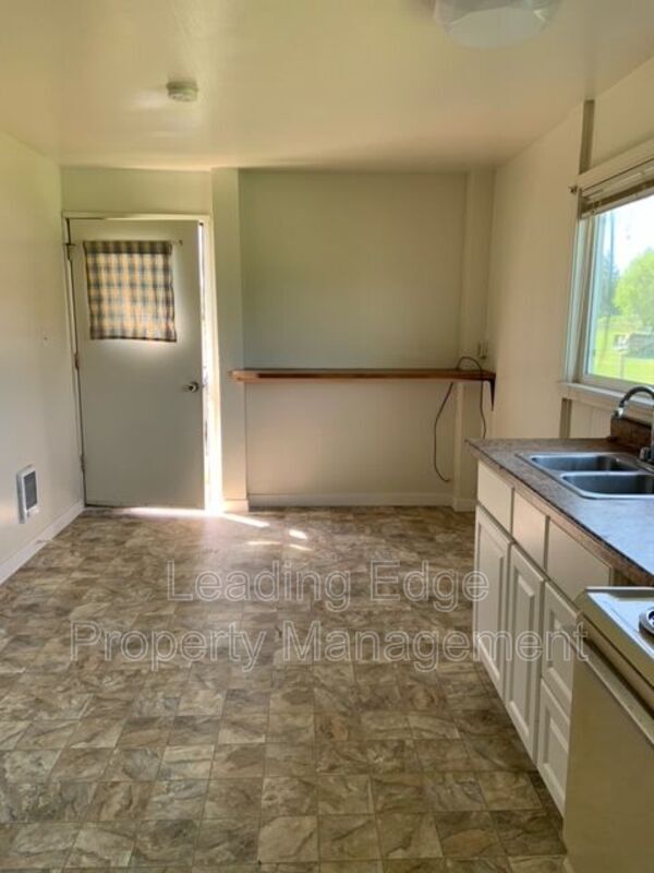 Building Photo - 9406 Adrian Ln