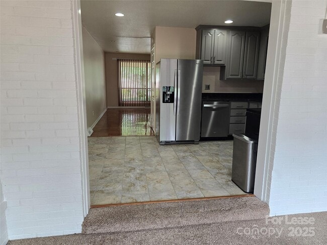 Building Photo - 5027 Malibu Dr