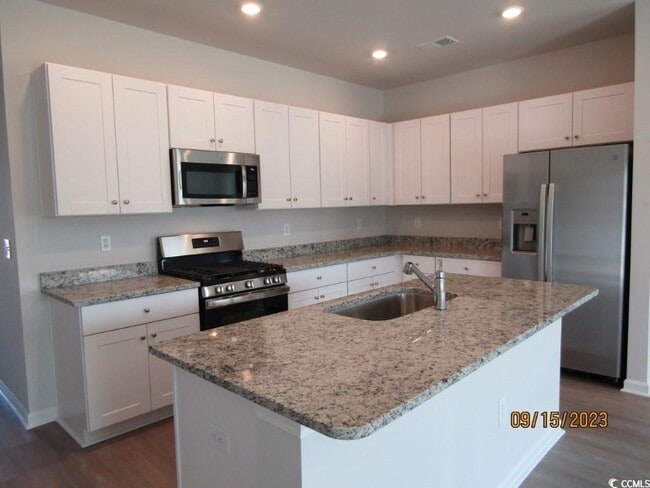 Building Photo - 905 Vernal Pl