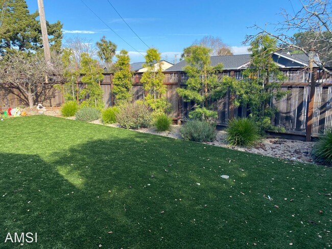 Building Photo - 4 br, 2 bath House - 350 Starling Road