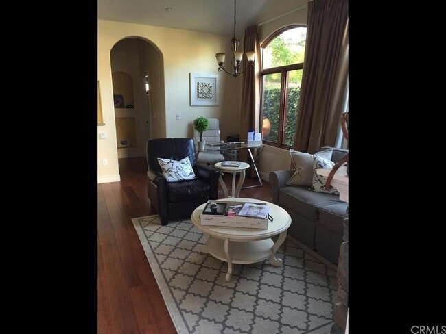 Living Room - 288 Windward Ave