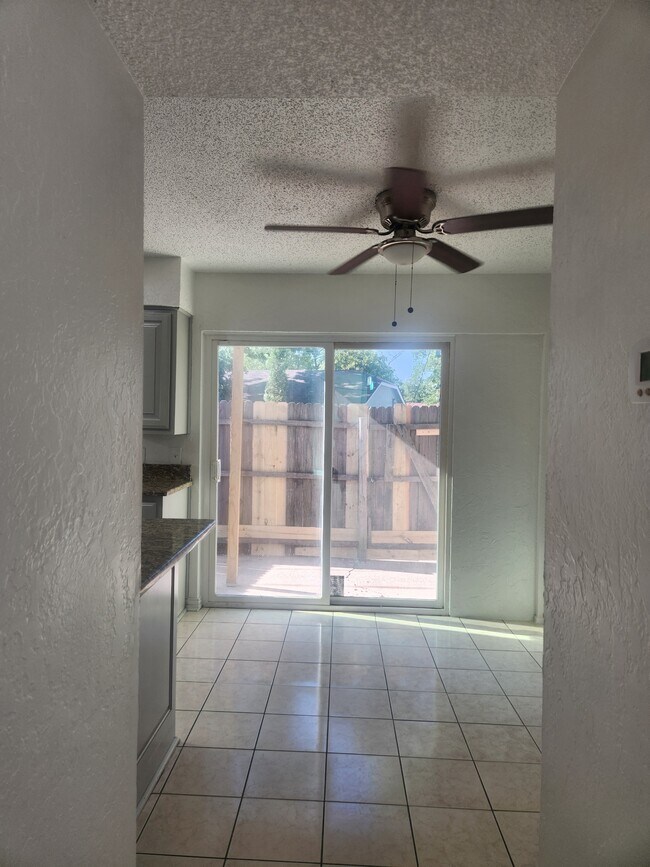 Foto del edificio - 6828 Brentwood Stair Rd