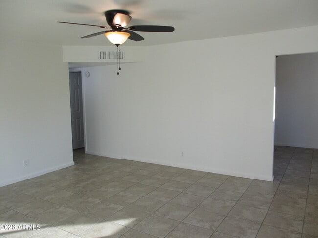 Foto del edificio - 820 W Knox Rd