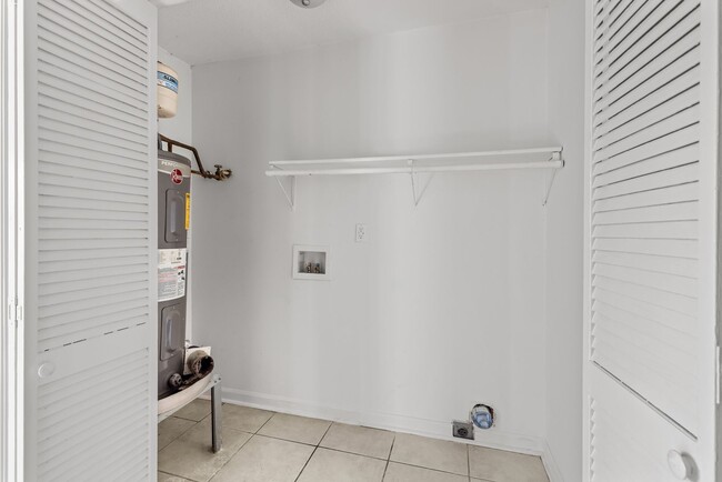 Foto del edificio - Stylish and Newly Renovated 3 Bedroom 1 Ba...
