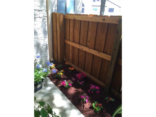 Foto del edificio - 5550 Spring Valley Rd