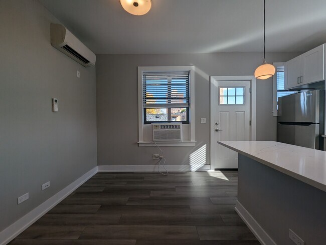 Foto del edificio - 3937 N Janssen Ave
