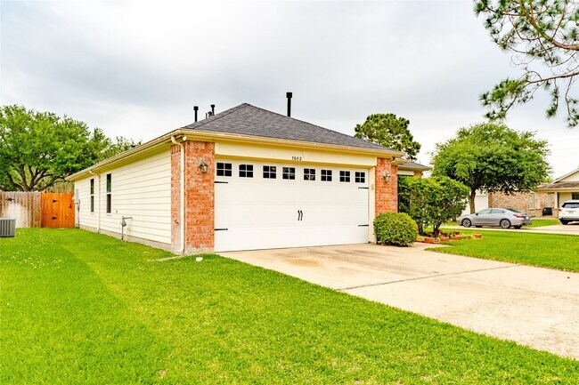 Foto del edificio - 7602 Little Thicket Ct