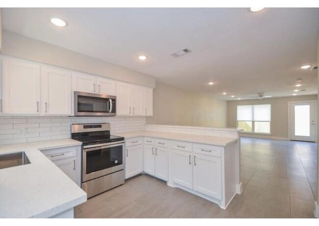 Building Photo - 6315 Bowers St